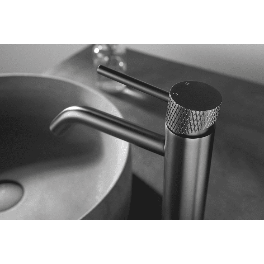 Wiesbaden Ribbd XL hohe Waschtischarmatur 30,2 cm, Gunmetal