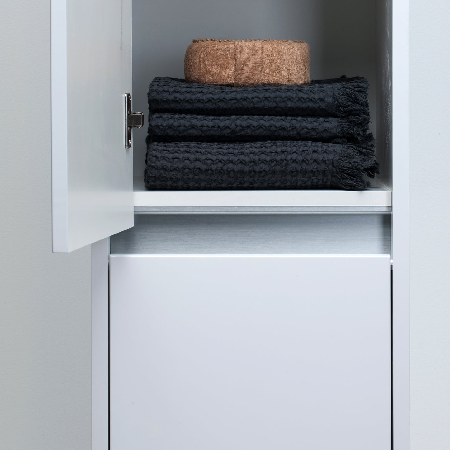 KAMĖ CITY Hochschrank – Aluminiumprofile