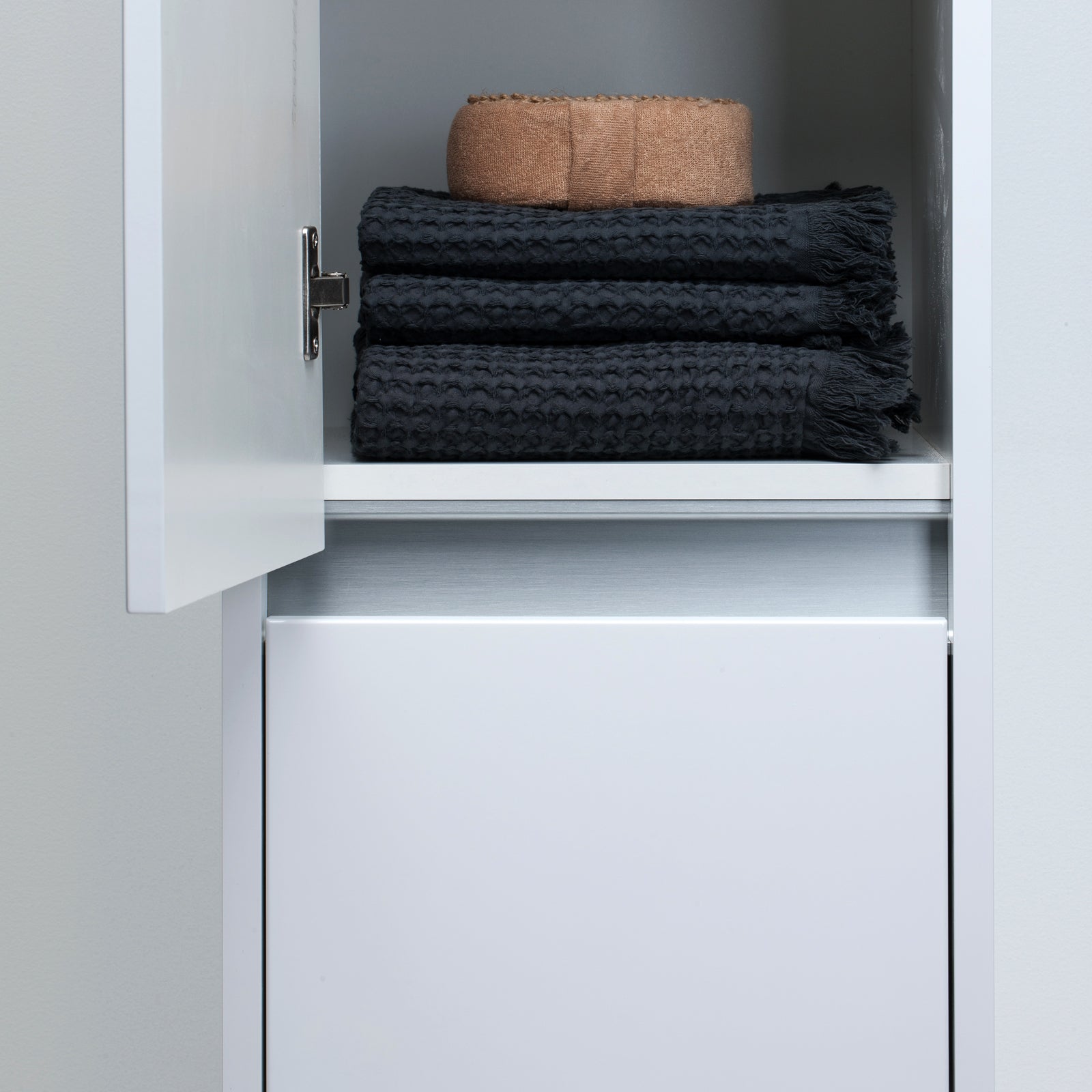 KAMĖ CITY Hochschrank – Aluminiumprofile
